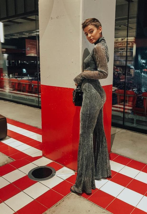 Este conjunto metálico 'brilli brilli' de Laura Escanes nos pareció lo más en los MTVEMA y ya soñamos con copiarlo este fin de año.