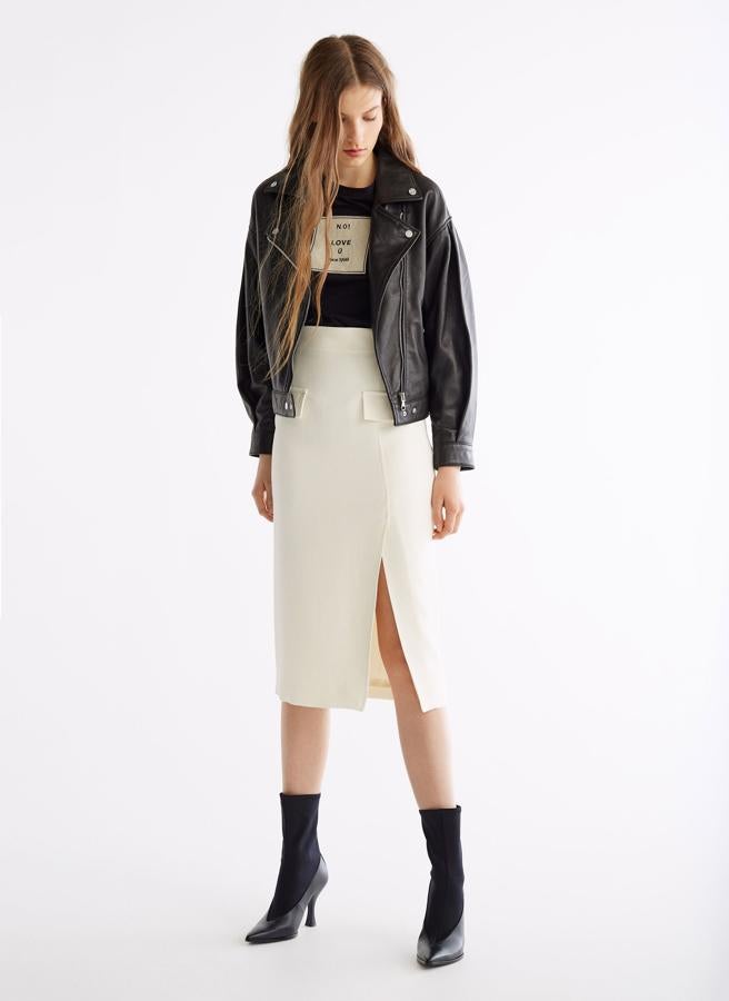 Zapato de salón parece, botín calcetín súper favorecedor es. Los puedes encontrar en Uterqüe, y cuestan 129 euros.