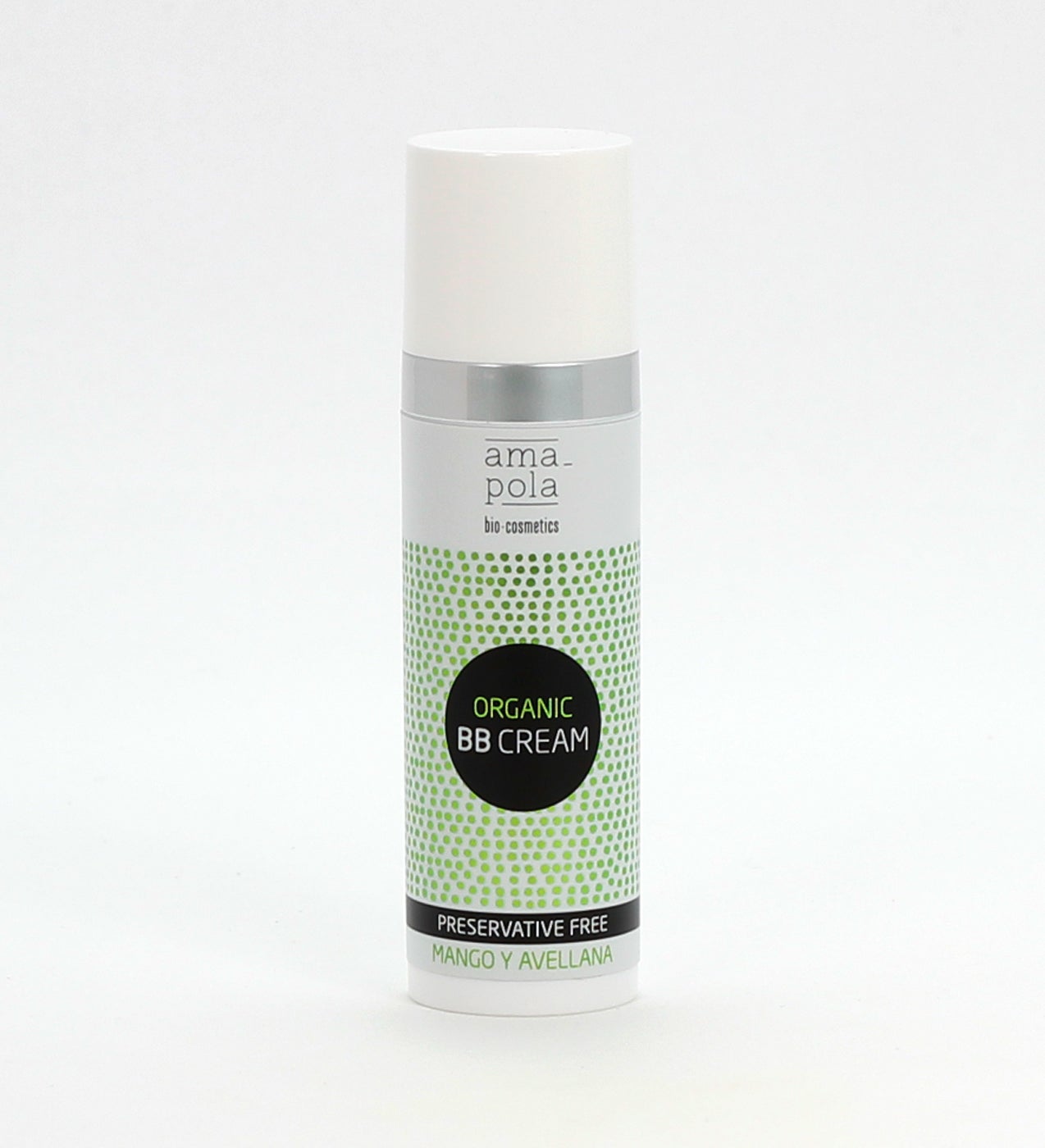 Contiene aceite de mango y avellana para nutrit la piel en profundidad. Su textura fluida se extiende fácilmente y se absorbe rápidamente. El 90% de sus ingredientes son ecológicos y ofrece una protección solar segura de FPS 10.  Organic BBCream de Amapola Bio-cosmetics  (18,50 €).