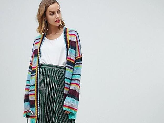 Cárdigan extragrande de rayas arcoíris de Essentiel Antwerp. (283,99 euros).
