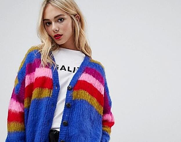 Cárdigan con rayas multicolor de QED London (34,99 euros).