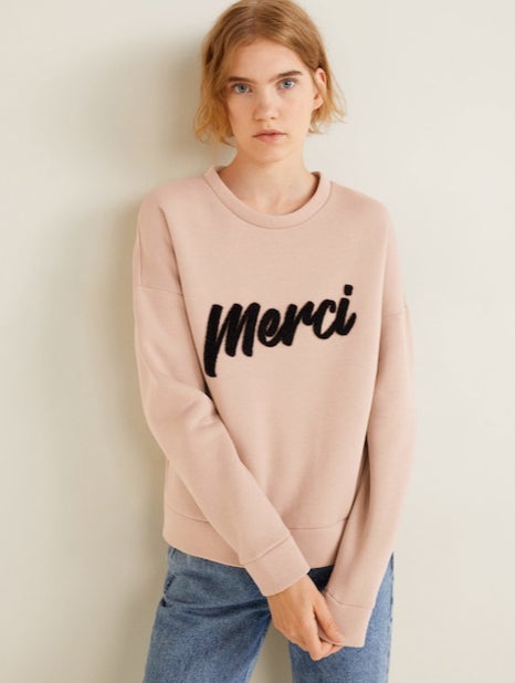 Sudadera con mensaje ‘merci’ de Mango: 25,99 euros.