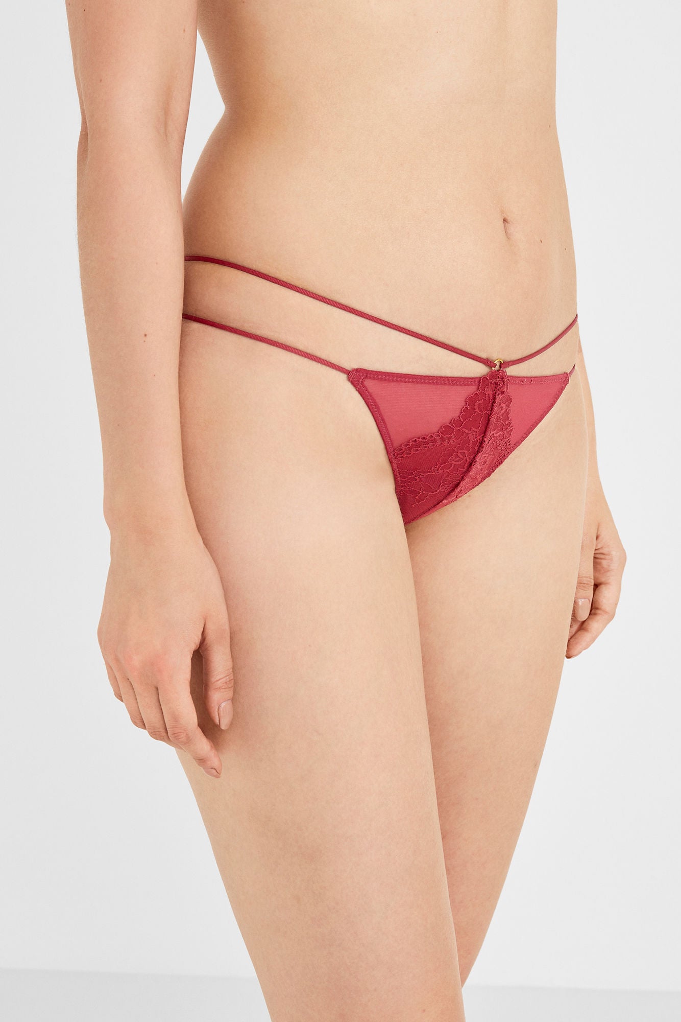 Tanga de encaje de Women Secret: 4,99 euros.