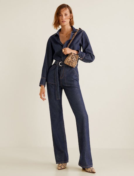 Mono denim con cinturón de Mango: 59,99 euros.