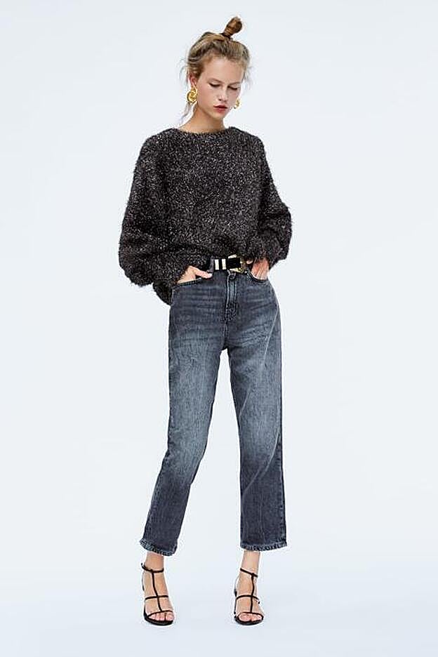 Este jersey de Zara cuesta 29,95 euros y queda perfecto con unos jeans.