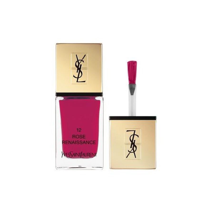 Laca de uñas de Yves Saint Laurent con un acabado de alto brillo capaz de aportar un toque de glamour al instante (15,55 euros).