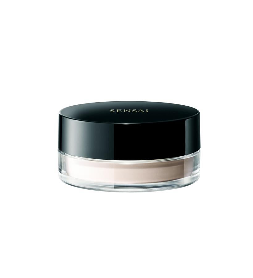 Altamente traslucidos para reflejar la luz suavemente, son de alta duración, fijan el maquillaje y proporcionan a la piel un acabado sedoso a la vez que confortable. Sus favorecedoras perlas luminiscentes funcionan en todos los tonos de piel. (48,90 €).