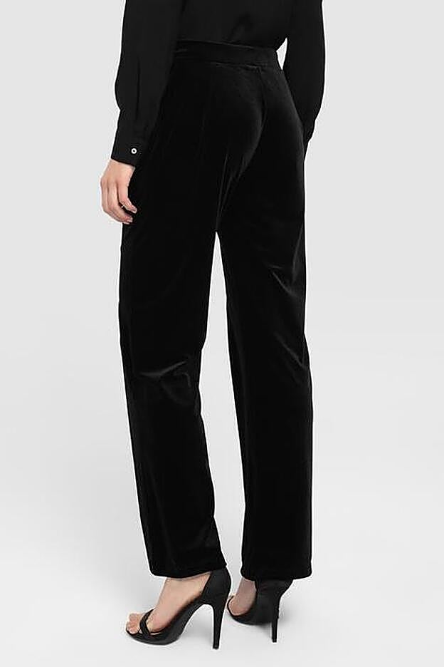Pantalón negro de terciopelo de El Corte Inglés (11,19)