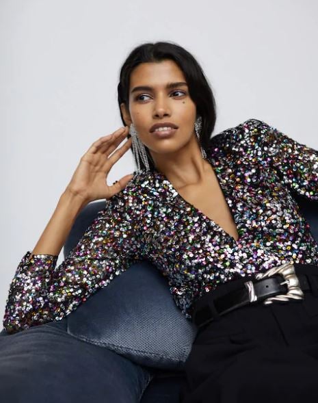 Top de Mango con lentejuelas multicolores. (69,99 euros).