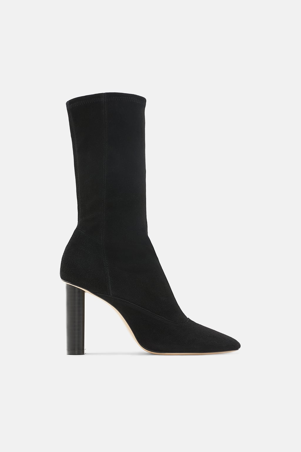 Botín de ante de tacón elástico de Zara: 99,95 euros.