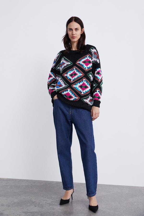 Este jersey bordado solucionará todos tus looks de invierno. ¿Lo rebajarán en Zara de sus 59.95 euros euros actuales?