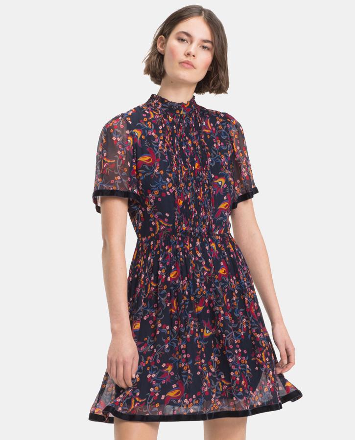 Este vestido de Tommy Hilfiger es el regalo perfecto de Reyes para tu hermana, y está con rebajas en El Corte Inglés: su precio pasa de 189 a 132 euros.