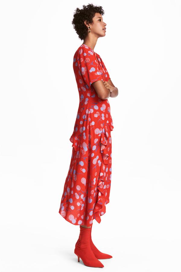 Vestido cruzadocon volante, 35,99 euros.