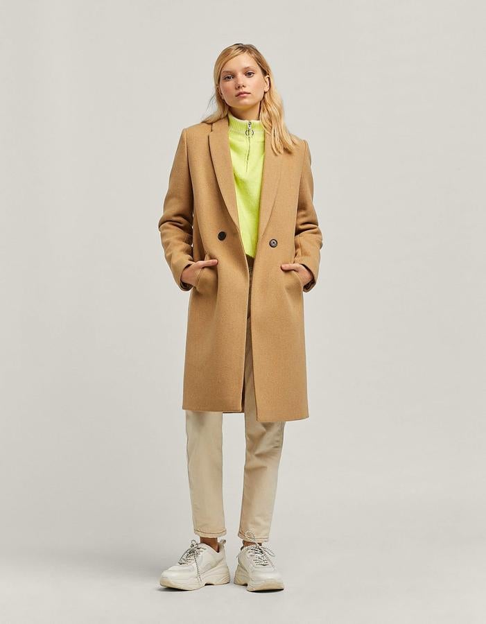 Un abrigo de corte masculino no pasa nunca de moda.