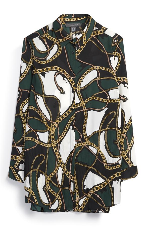 Camisa amplia con estampado de cadenas, 17 euros.