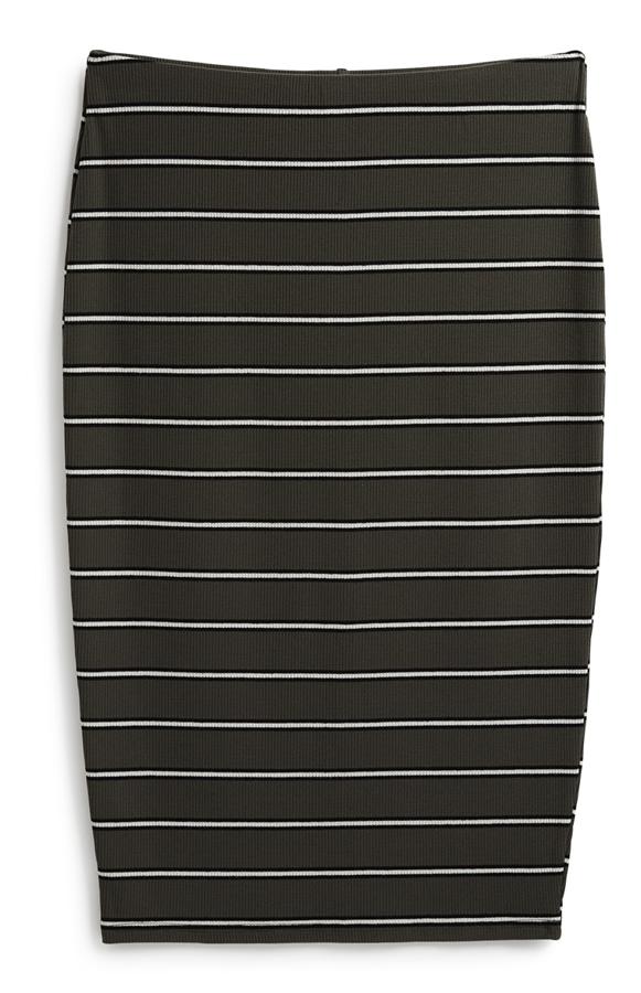 Falda midi ajustada con diseño de rayas horizontales, 8 euros.