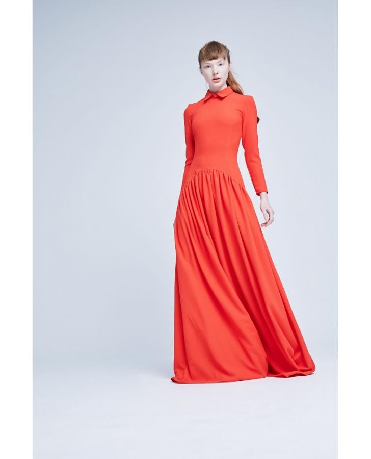 Dolores Promesas tiene este vestido rojo de invitada a mitad de precio en sus rebajas, y puede ser tuyo por 120 euros.
