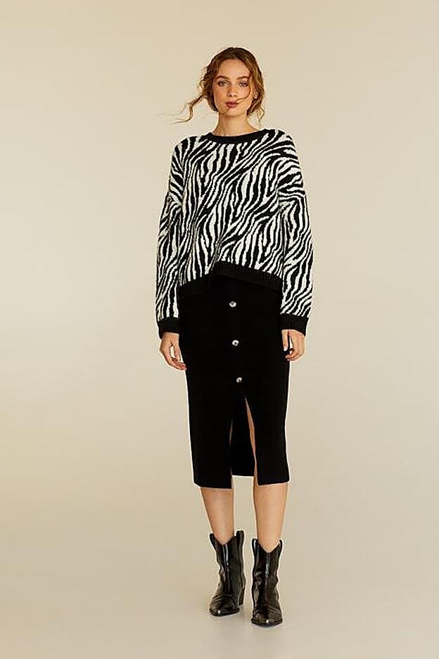 Jersey de Stradivarius (9,99 euros). Este estampado ya está agotado en la web.