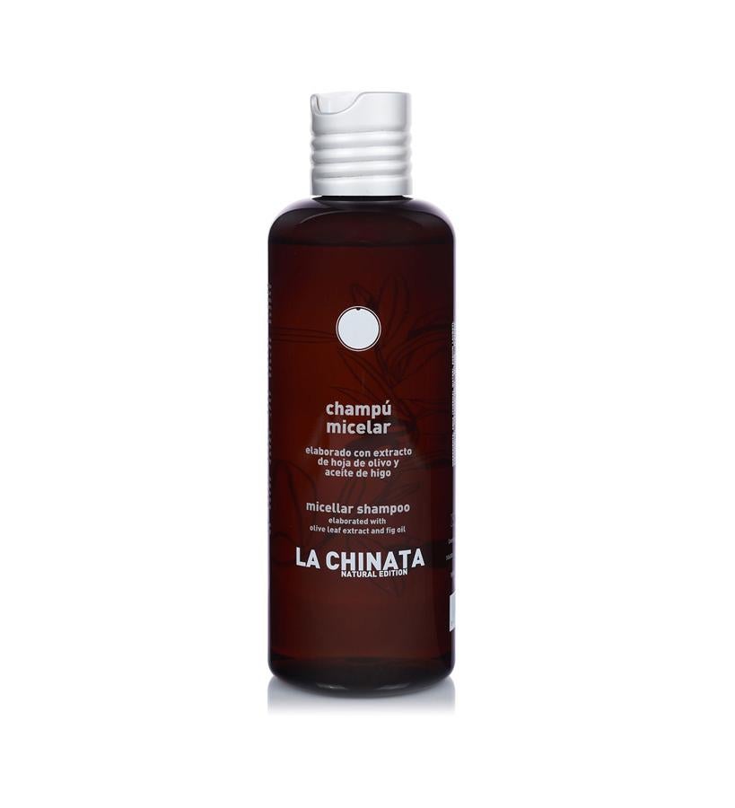 Recomendado para todo tipo de cabello, incluido aquellos con tendencia grasa, frágiles o con un cuero cabelludo sensible. Más que un champú es un tratamiento purificante que lo fortalece y le aporta una agradable fragancia. Se puede usar todos los días sin irritar el cuero cabelludo, respetando su ph y sin dañarlo. (6,50 €).