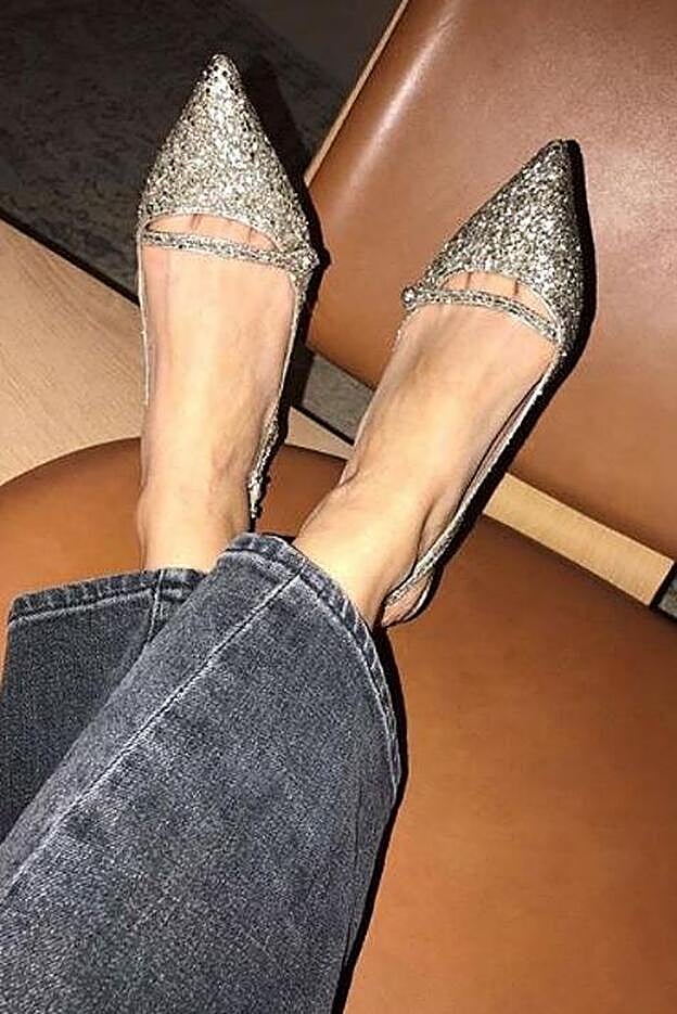 La influencer Funda Christophersen demuestra que cuanto más brillantes sean los zapatos, mejor para la foto. Estos son de Tabitha Simmons.