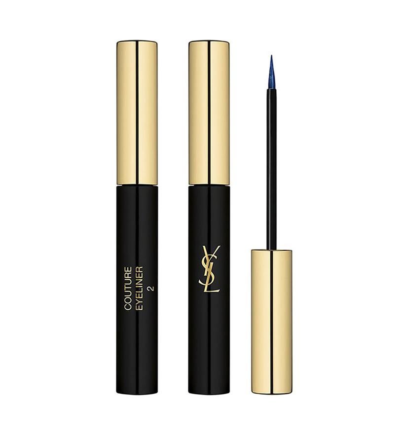 Eyeliner líquido con un aplicador pincel ultra-fino y súper preciso que ofrece una precisión máxima para realizar todo tipo de delineados. Se desliza suavemente por el párpado para dejar un trazo perfecto y de un negro intenso. No se mueve de su sitio y ofrece una gama de tonos disponibles en acabado mate, iridiscente y satinado, (37,50 €).