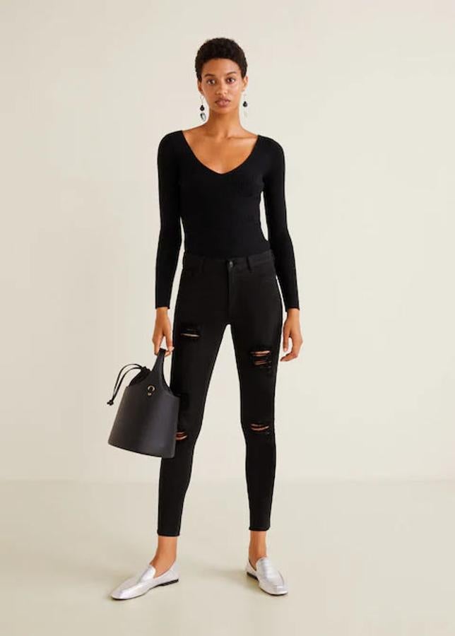 Jeans skinny con roturas, 17,99 euros.