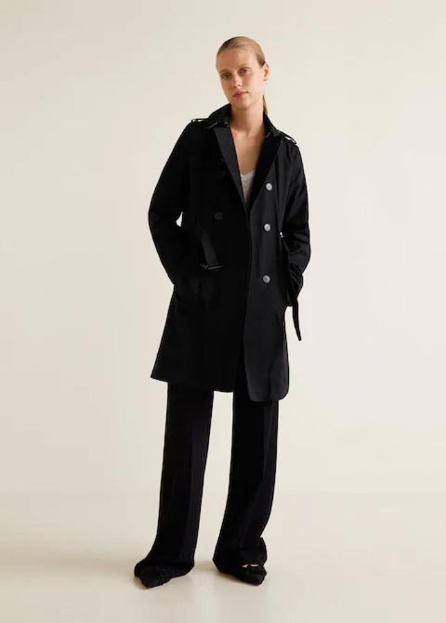 Trench con doble botonadura, 39,99 euros.