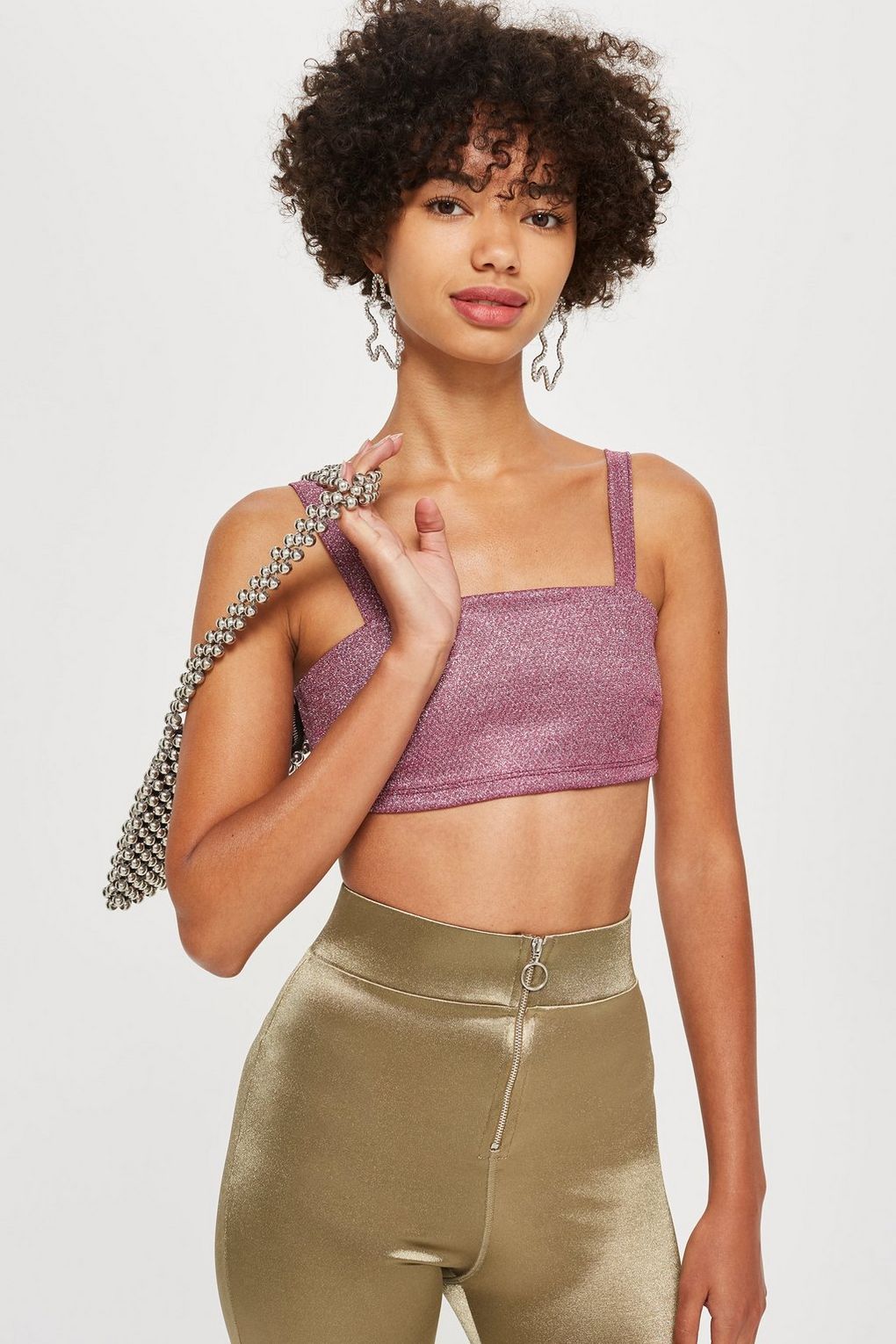 Top corto de Topshop, disponible en varios colores: 10 euros.