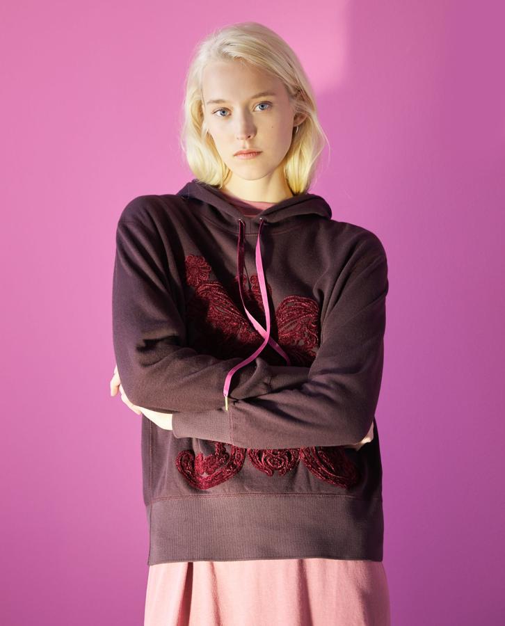 Ideal. Preciosa. Original. Fantástica. Se nos acaban los adjetivos para hablar de esta sudadera de Zara Home que, además, está rebajada de 59.95 a 29.99 euros.