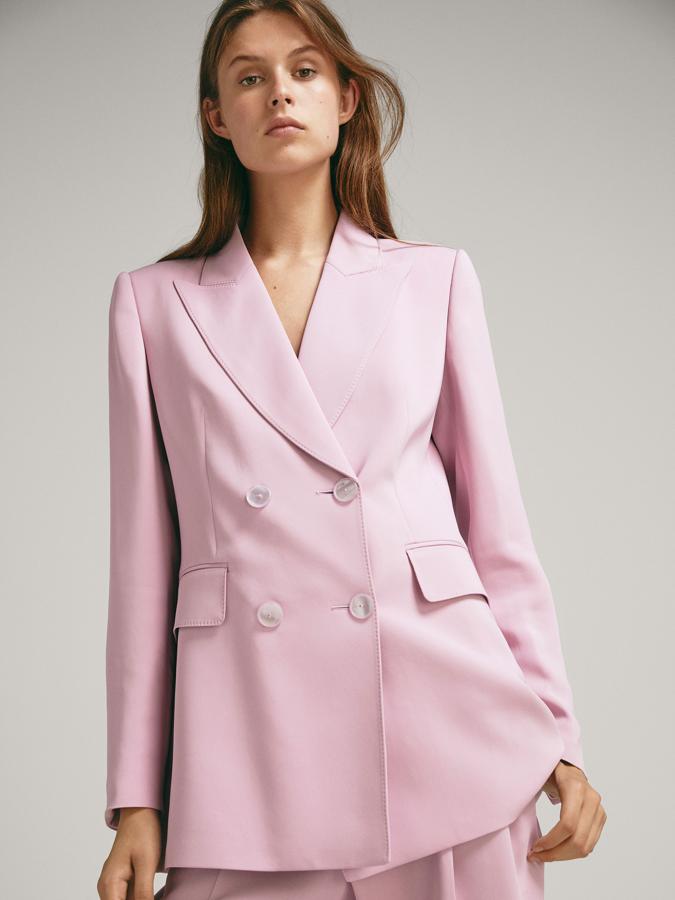 En lila pastel, con botones de nácar, 79,95 euros.