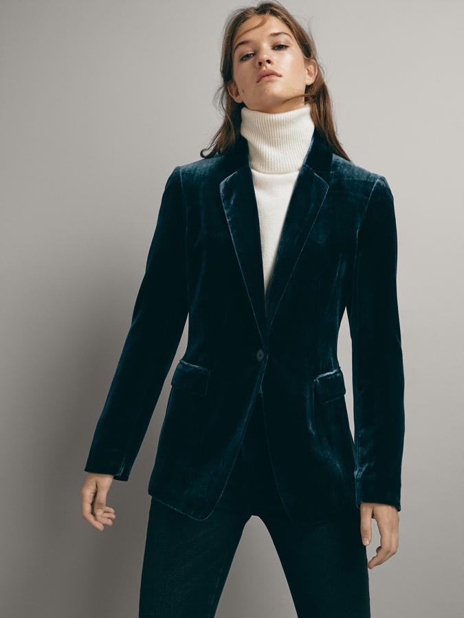 De terciopelo en corte clásico, 79,95 euros.