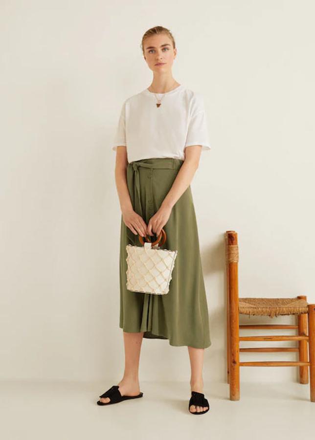 Falda midi con botones, 19,99 euros.