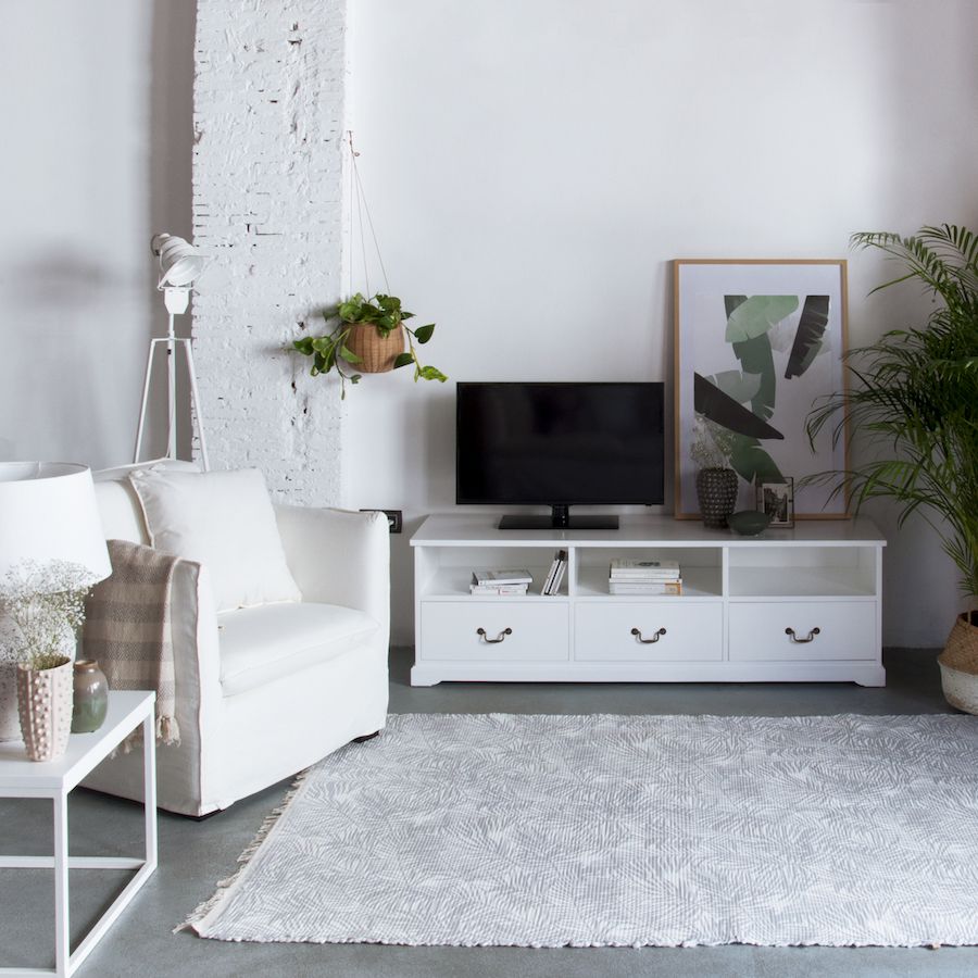 La alfombra con estampado tropical pasa de 99 a 40 euros en las rebajas de Kenay Home.