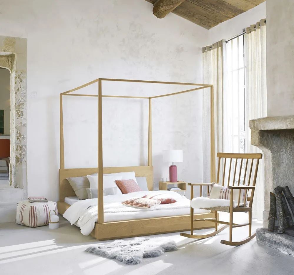 La estructura de cama de madera de estilo nórdico pasa de 799 a 560 euros en las rebajas de Maisons du Monde.