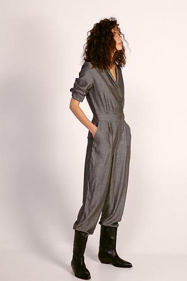 Un fantástico mono que, quizá, no combinaríamos con esas botas.