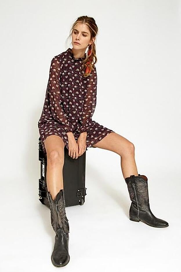 Un vestido perfecto para combinar con botas "cowboy" de Poète.