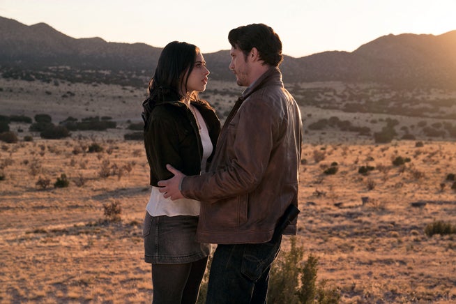 Una serie de espíritu adolescente, con guiños políticos para todos los públicos (los alienígenas sin papeles dan para muchas metáforas). Julie Plec (The vampire diaries) dirige para HBO (16 de enero).