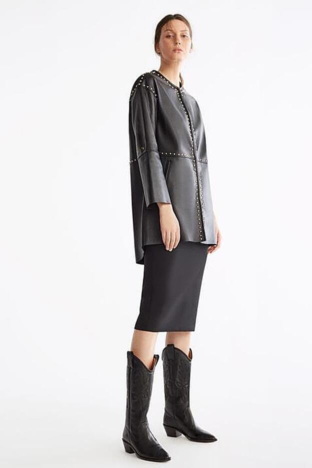 Un estilismo alternativo con la sobrecamisa de Uterqüe.