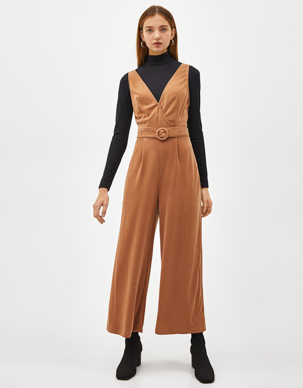 Mono largo con cinturón de Bershka: 7,99 euros.