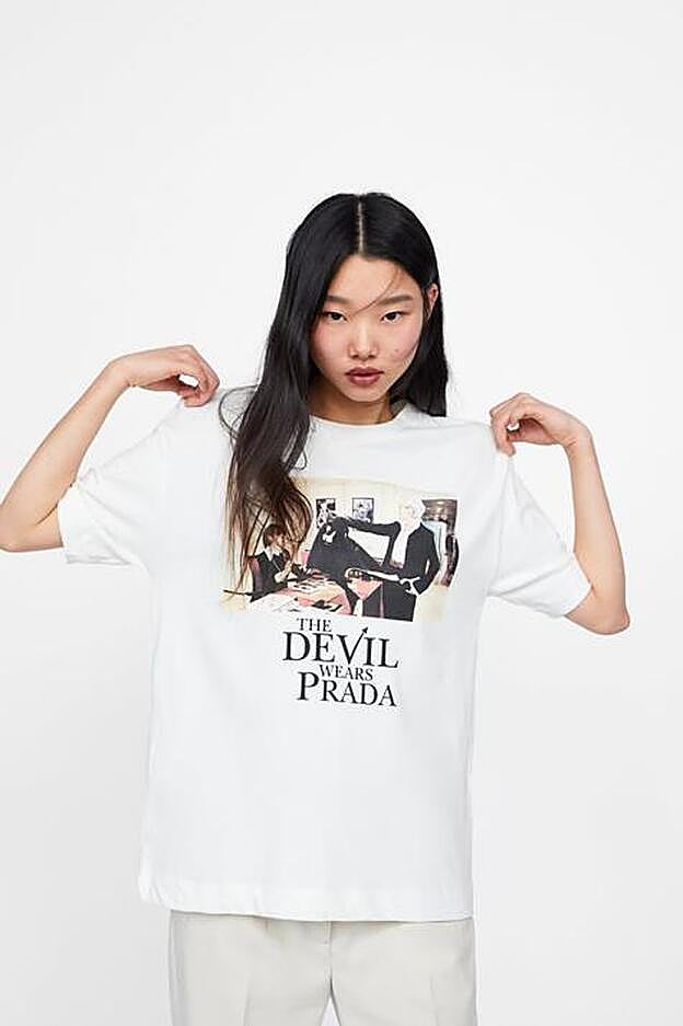 La camiseta de Zara cuesta 15.95 euros.