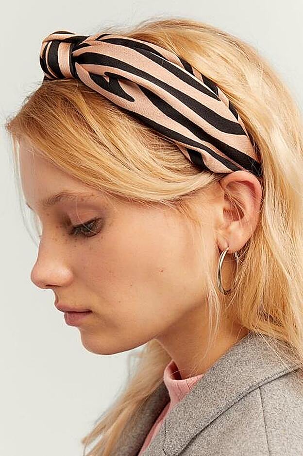 Pción con estampado "animal print", también de Stradivarius (5,99 euros).