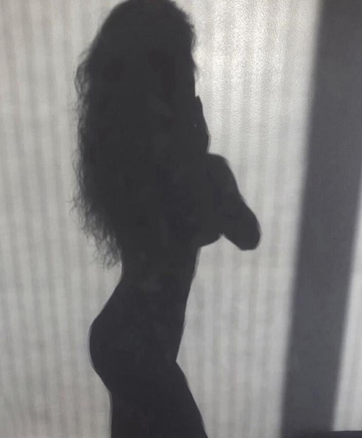 Cristina Pedroche se muestra desnuda en Instagram con un juego de sombras.