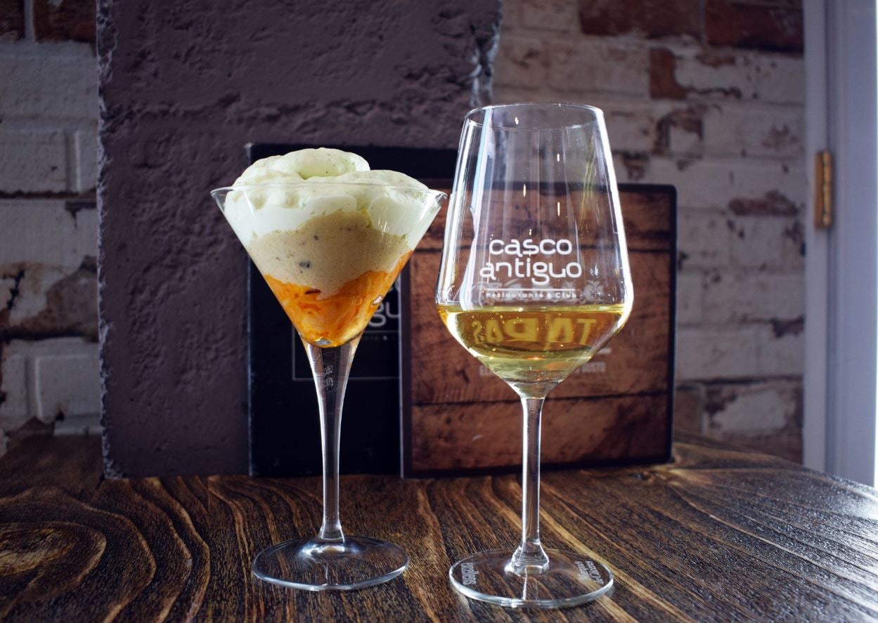 Este clásico en cualquier ruta de tapas por Almería no podía faltar en nuestra selección. Por supuesto, está en el centro, y merece la pena parar a 'repostar' en la calle Real, 9.