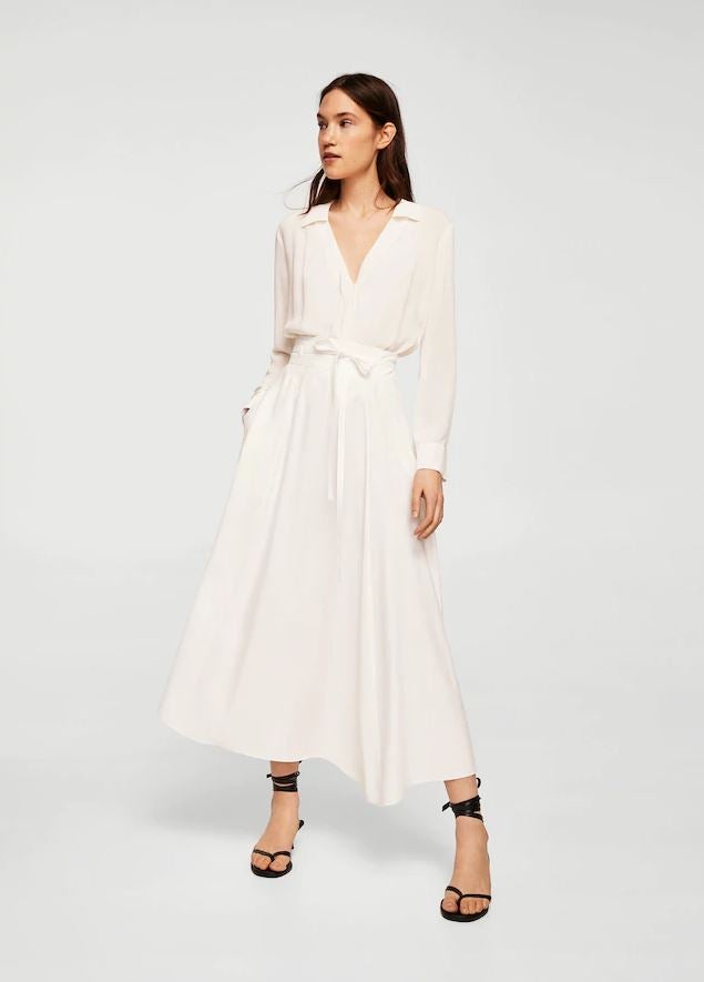 Esta falda midi pasa de 49.99 a 17.99 euros en las últimas rebajas de Mango.