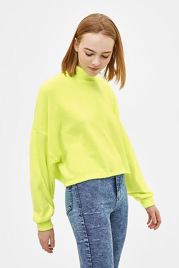 Jersey flúor de Bershka, 15,99 euros.