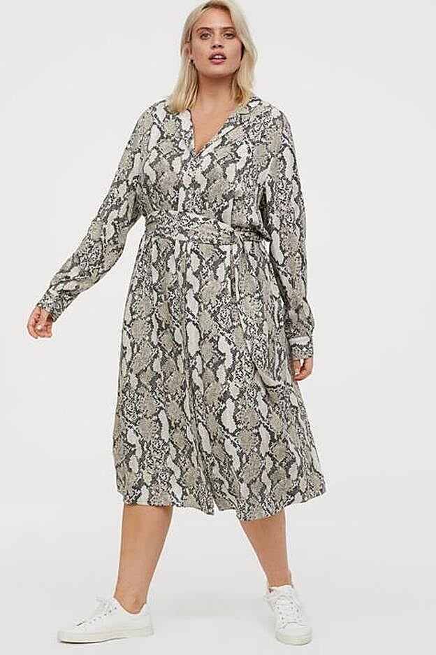 Un favorecedor vestido de estampado de serpiente de H&M.