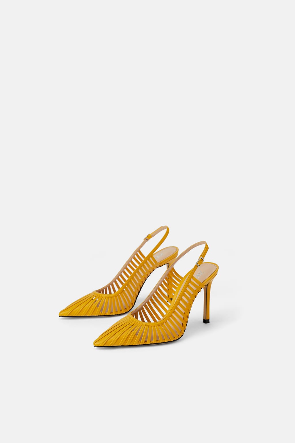 Zapato de tacón destalonado con tiras: 39,95 euros.