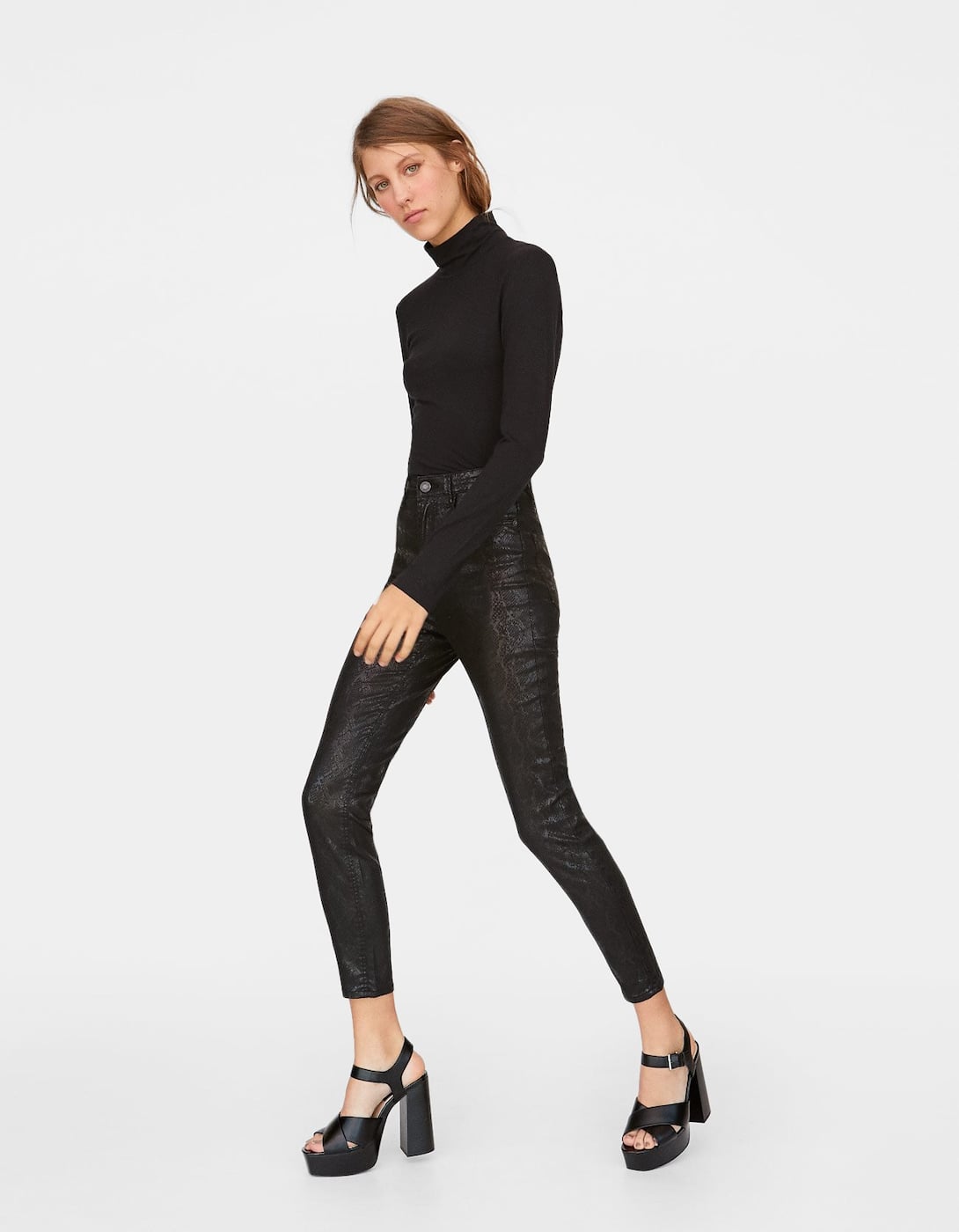 Pantalón con estampado de leopardo: 19,99 euros.