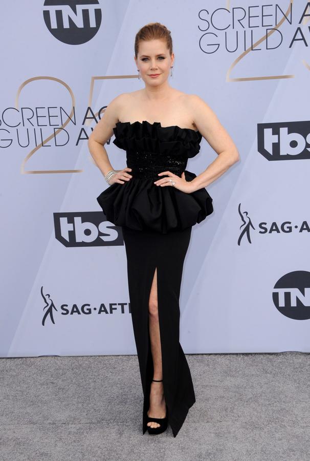 Amy Adams, de negro con un vestido de Celine.