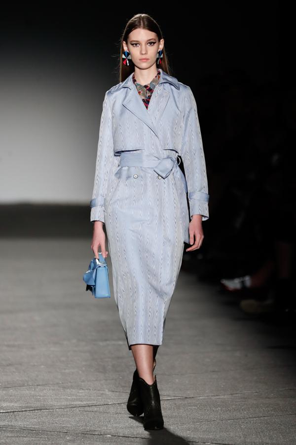 Este original trench de Ailanto.